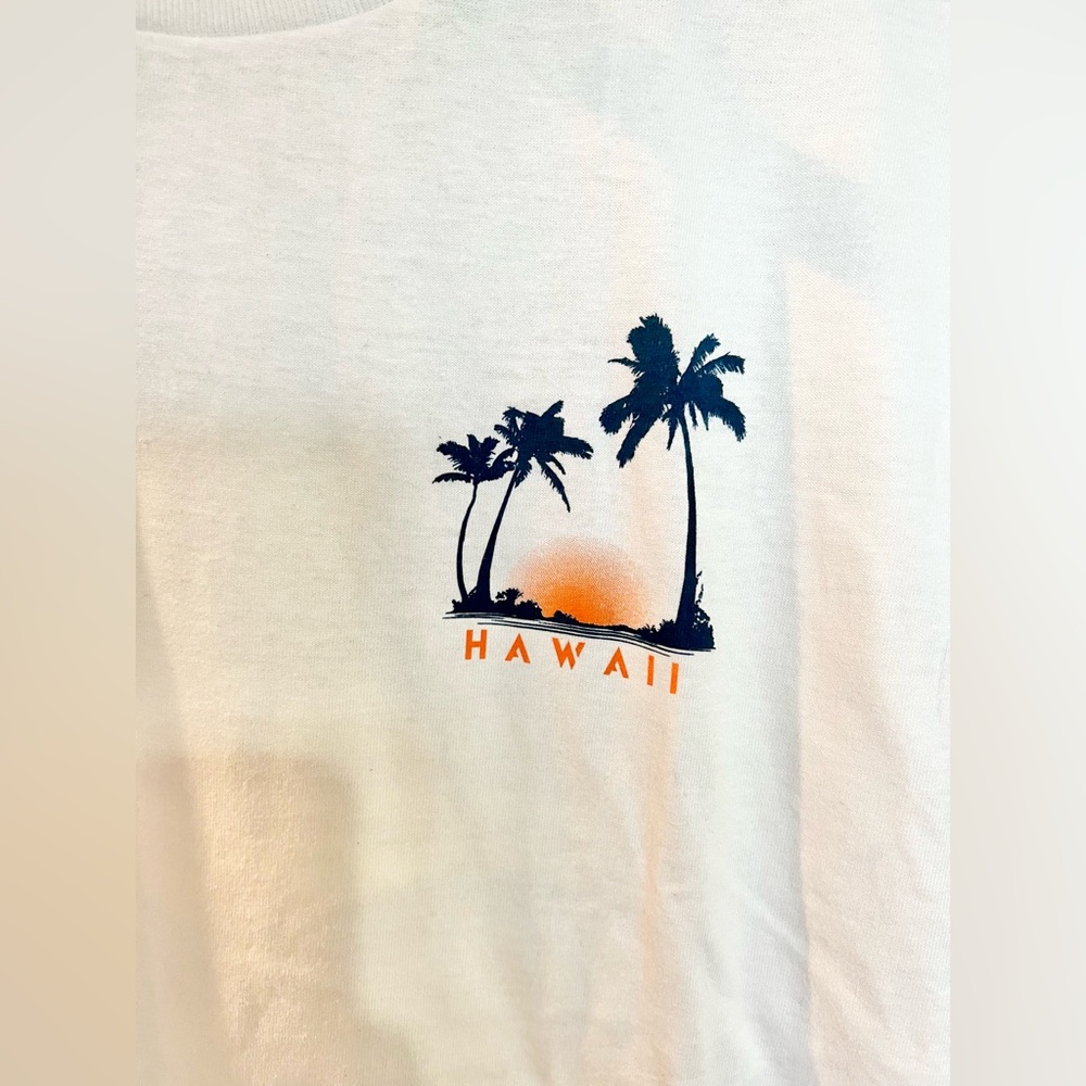 Hawaii Tshirt.  NWT.  Size Medium. Bought in Hawaii. Never worn. - Picture 2 of 4